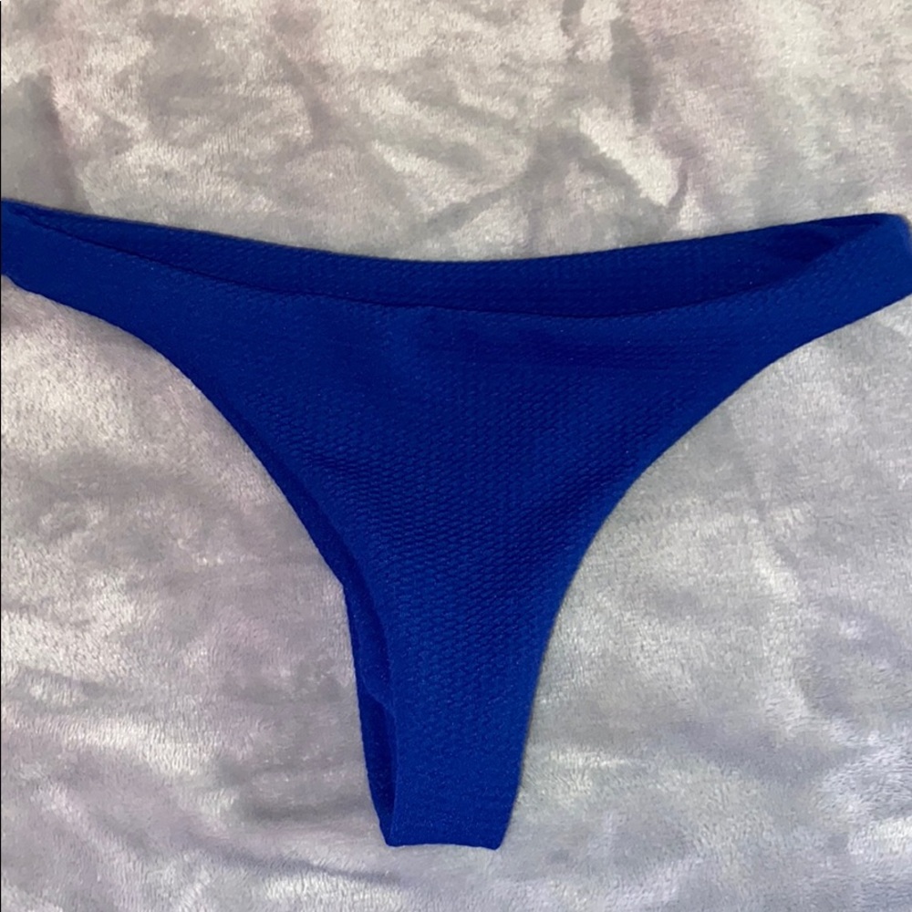 bikini - Picture 3 of 3